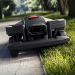Roborock RockMow Z1 kosi ob odprtem robu zelenice