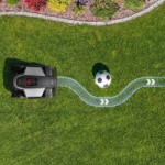 Roborock RockMow Z1 prepozna žogo na trati in jo obvozi